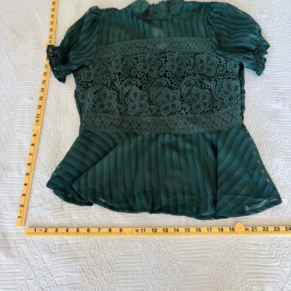 Elegant Lace emerald green women’s blouse - Picture 4 of 5